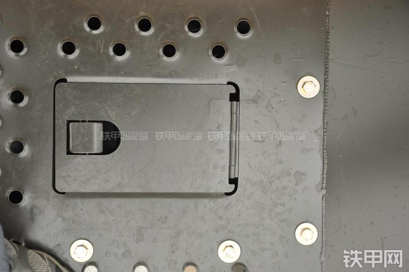 山东临工LG953装载机局部