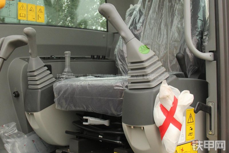 山东临工LG660E挖掘机局部