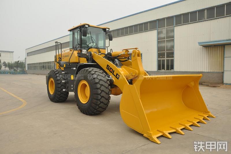 山东临工LG953N节能型装载机整机外观