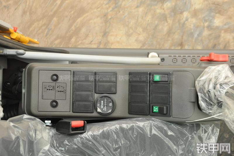 山东临工LG6150E挖掘机局部