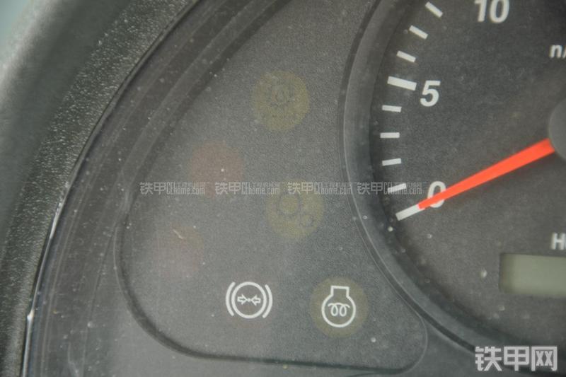 山东临工LG953装载机局部