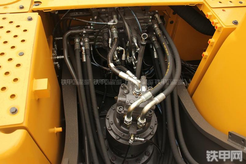 山东临工LG6225E挖掘机局部