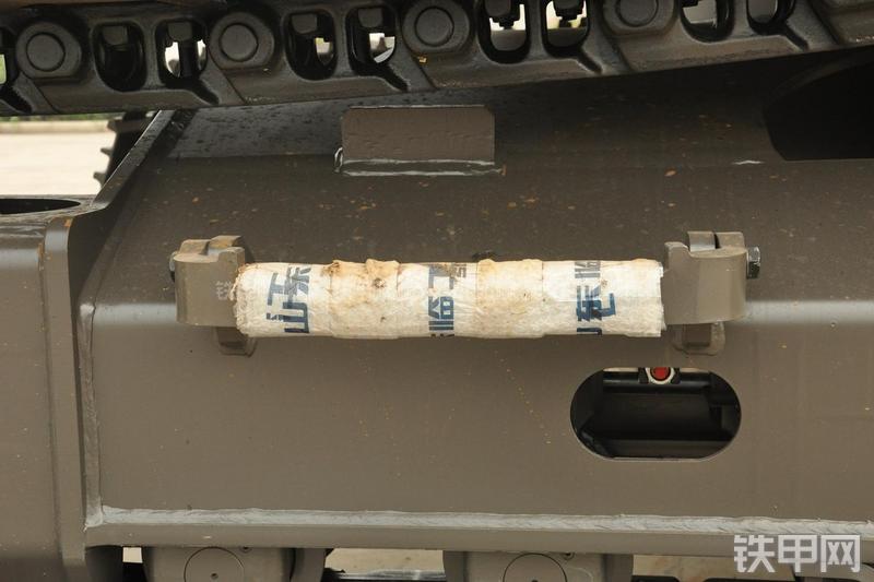 山东临工LG6135E挖掘机局部