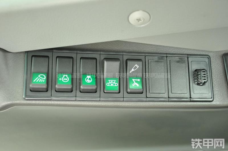 山东临工LG6150E挖掘机局部