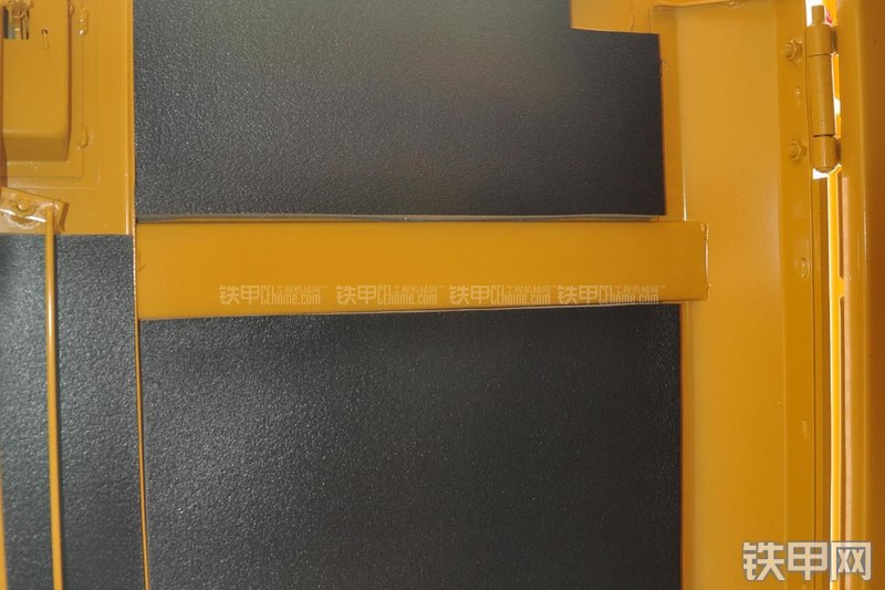 山东临工LG953装载机局部