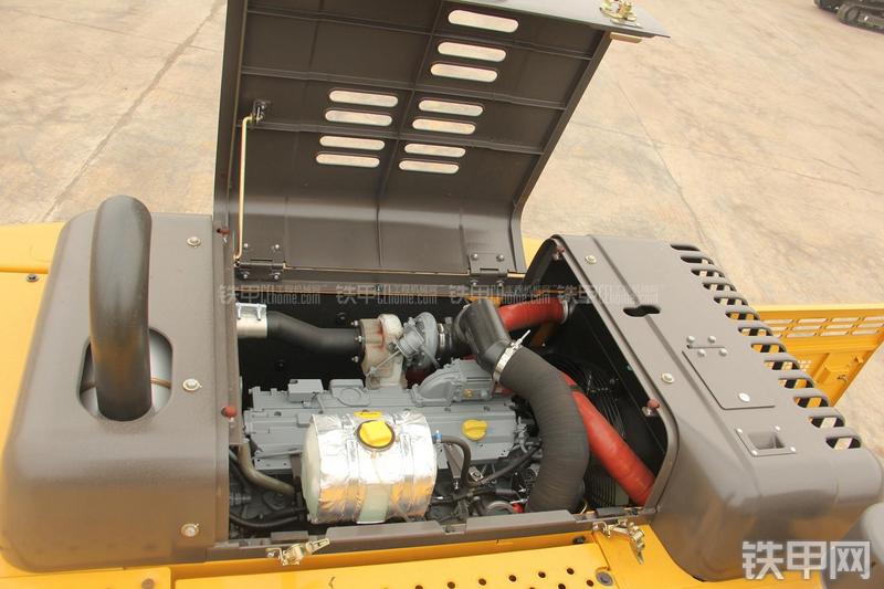 山东临工LG6225E挖掘机局部