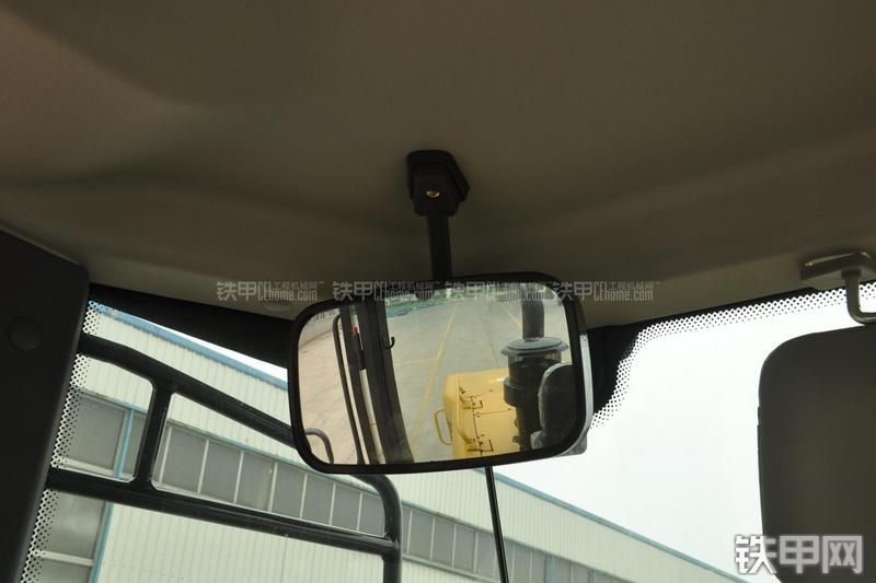 山东临工LG953装载机局部