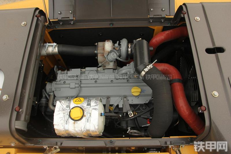 山东临工LG6225E挖掘机局部