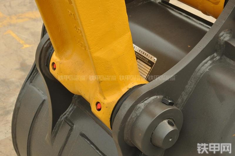山东临工LG6135E挖掘机局部