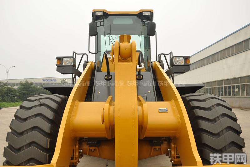 山东临工LG953装载机局部