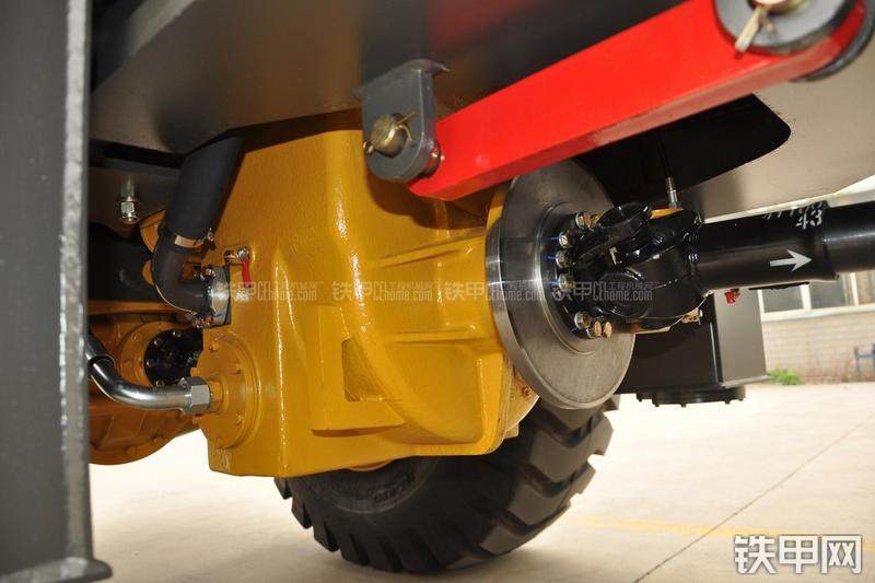 山东临工LG953装载机局部