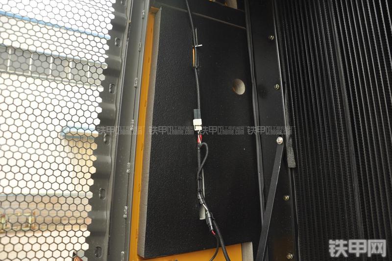 山东临工LG953N节能型装载机局部