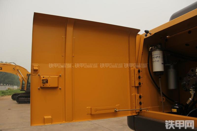 山东临工LG6210挖掘机局部