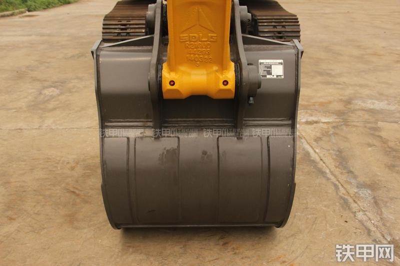 山东临工LG6210挖掘机局部