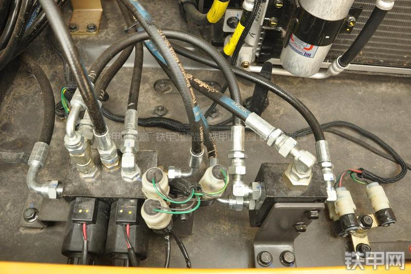 山东临工LG6150E挖掘机局部