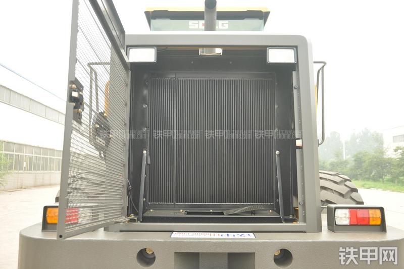 山东临工LG953N节能型装载机局部