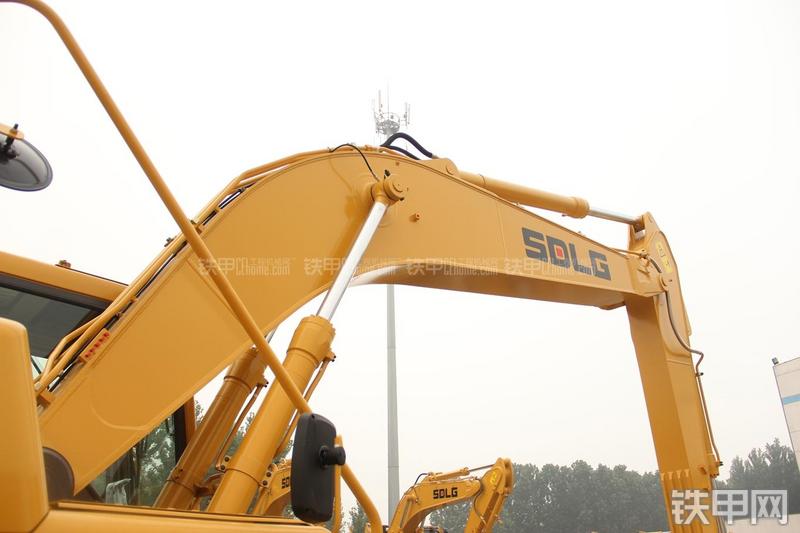 山东临工LG6225E挖掘机局部