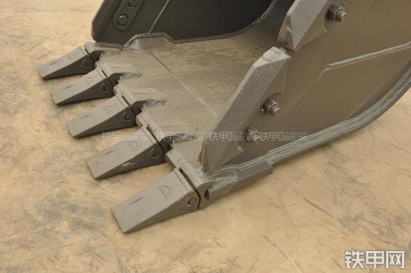 山东临工LG6150E挖掘机局部