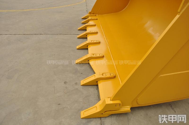 山东临工LG953N节能型装载机局部