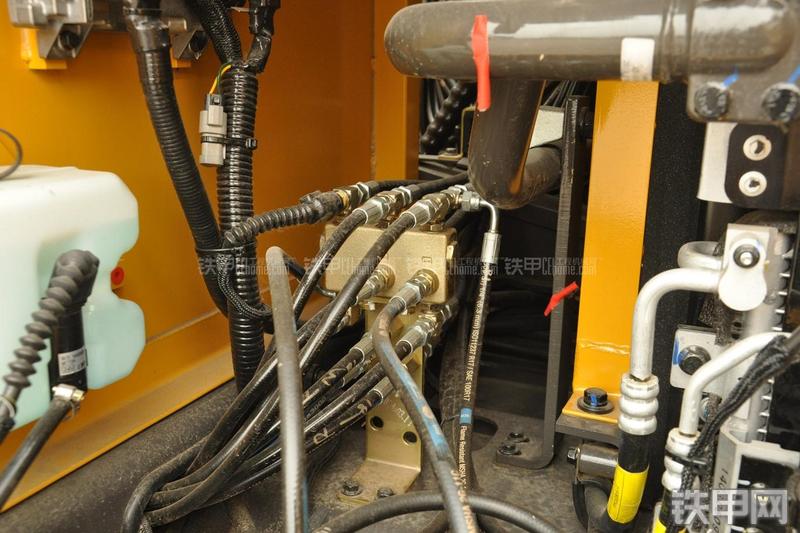 山东临工LG6150E挖掘机局部