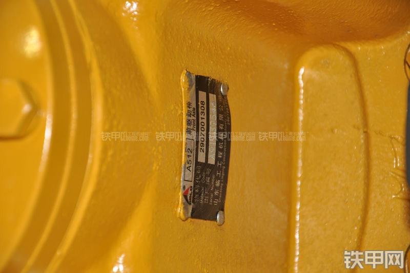 山东临工LG953装载机局部