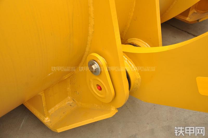 山东临工LG953N节能型装载机局部