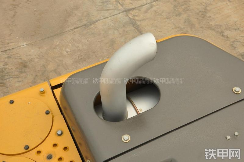 山东临工LG6150E挖掘机局部