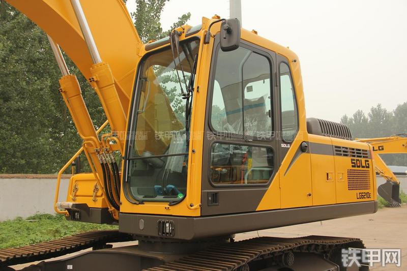 山东临工LG6210挖掘机局部