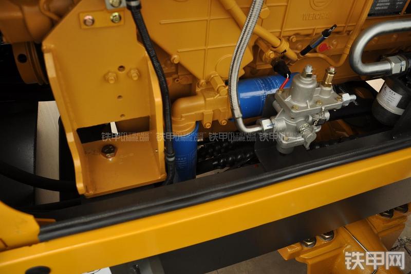 山东临工LG953装载机局部