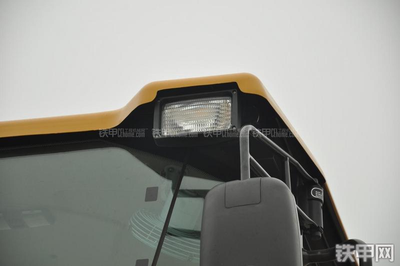 山东临工LG953N节能型装载机局部