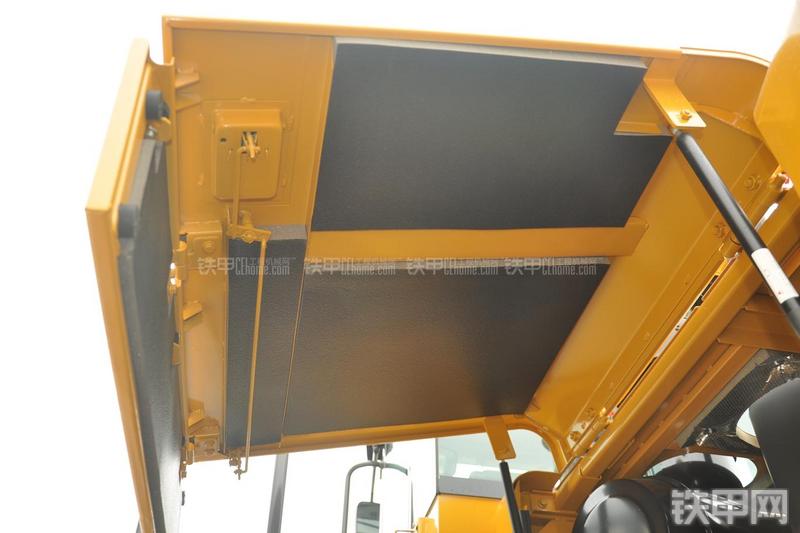 山东临工LG953装载机局部