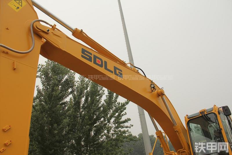 山东临工LG6210挖掘机局部