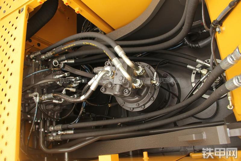 山东临工LG6225E挖掘机局部