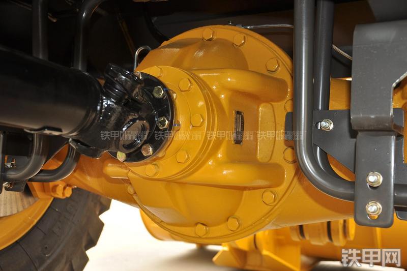 山东临工LG953装载机局部