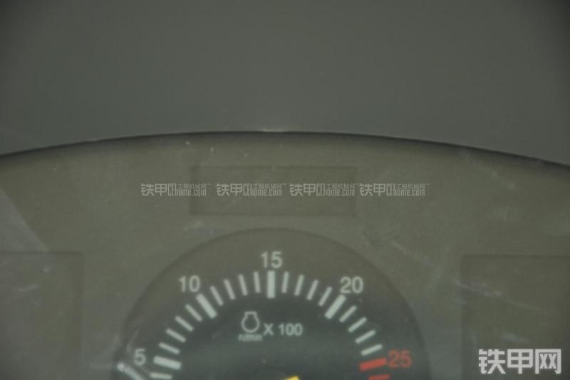 山东临工LG953N节能型装载机局部