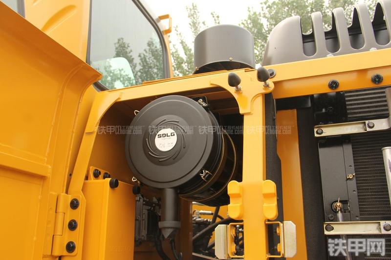 山东临工LG6210挖掘机局部