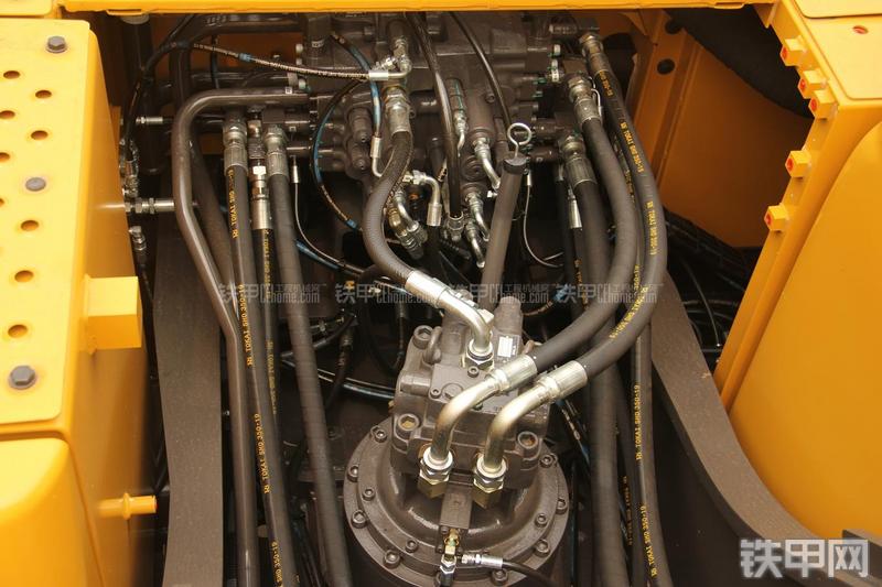 山东临工LG6210挖掘机局部