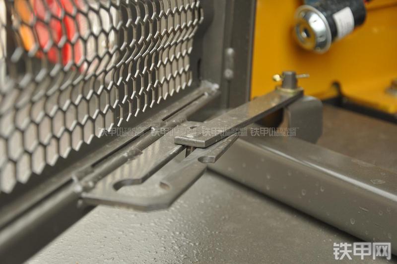 山东临工LG953N节能型装载机局部