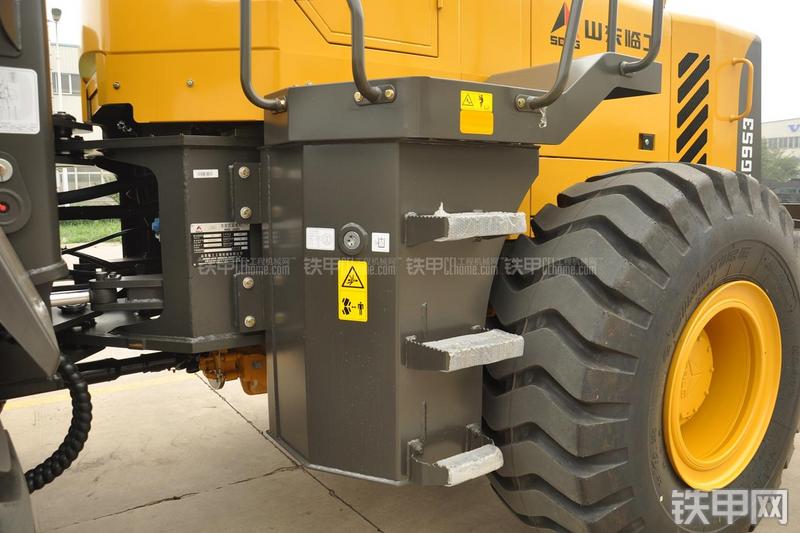 山东临工LG953装载机局部