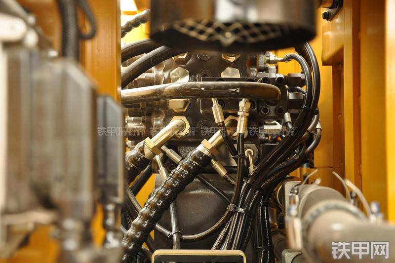 山东临工LG6150E挖掘机局部