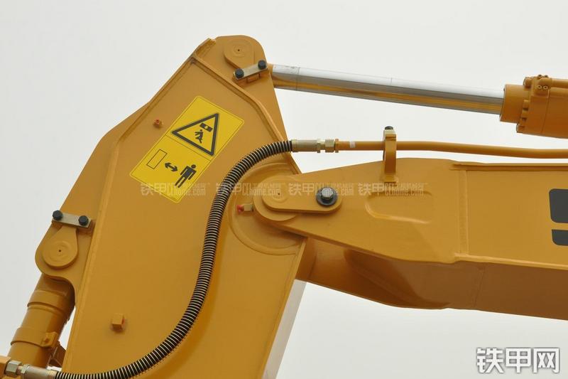 山东临工LG6135E挖掘机局部