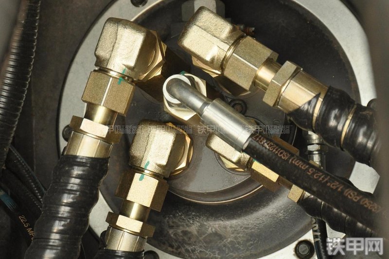 山东临工LG6150E挖掘机局部