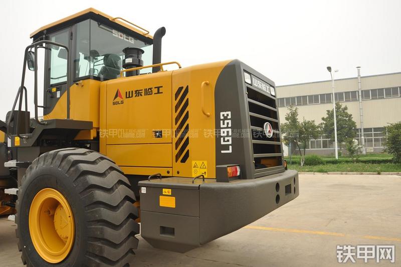 山东临工LG953装载机局部