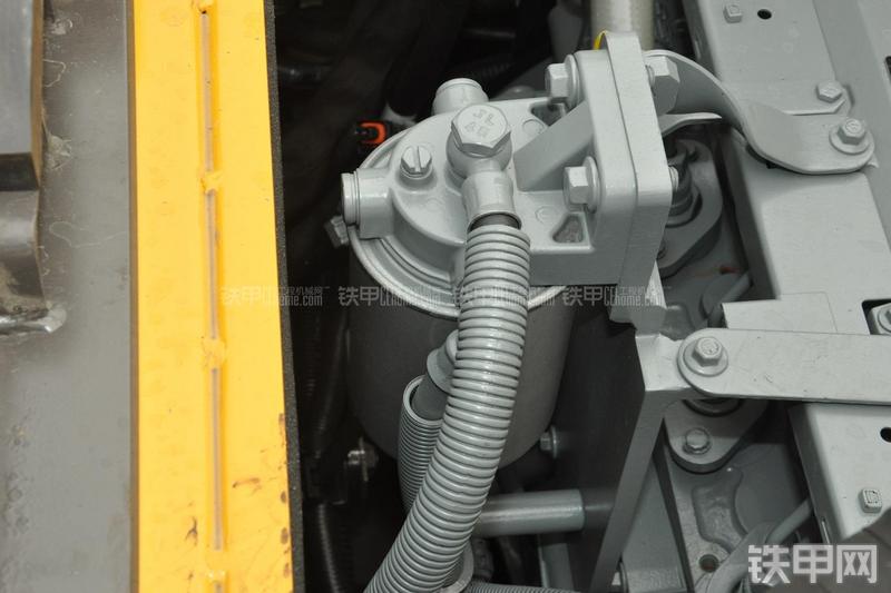 山东临工LG6135E挖掘机局部