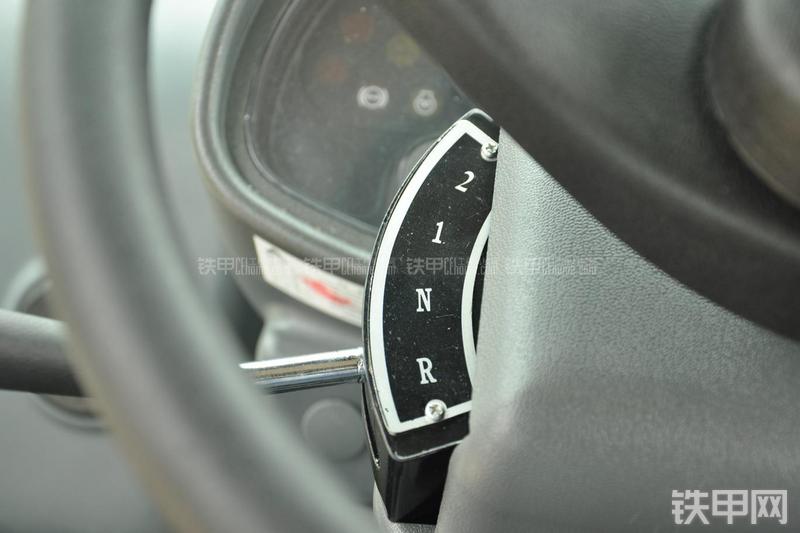 山东临工LG953装载机局部