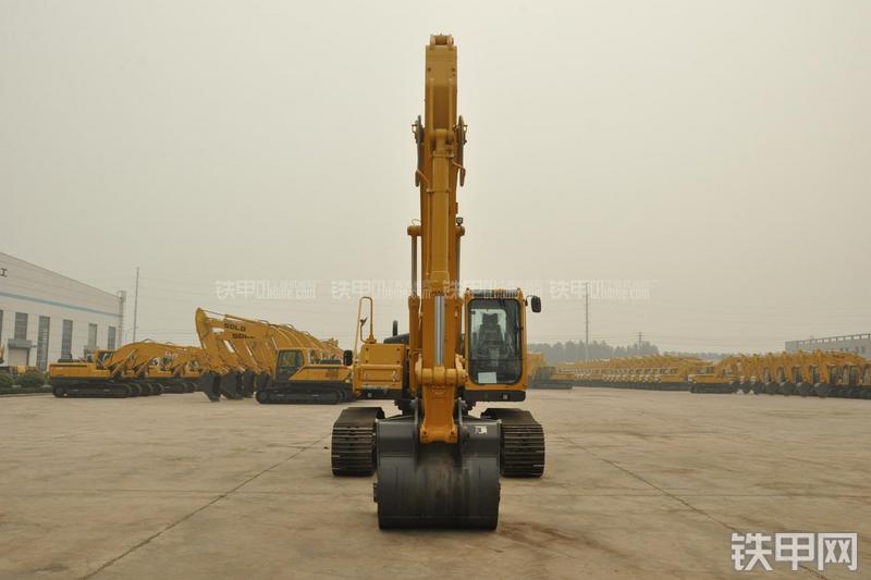 山东临工LG6250E挖掘机整机外观