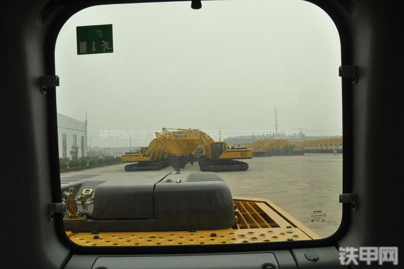 山东临工LG6210挖掘机局部