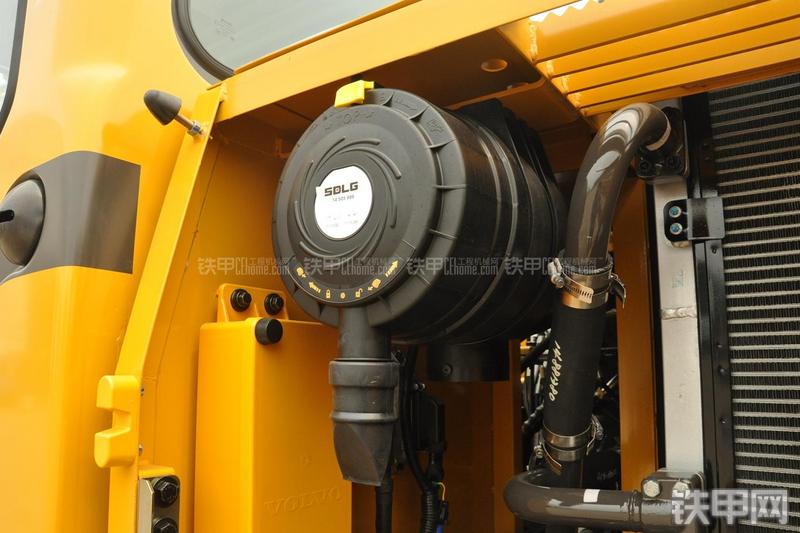 山东临工LG6135E挖掘机局部