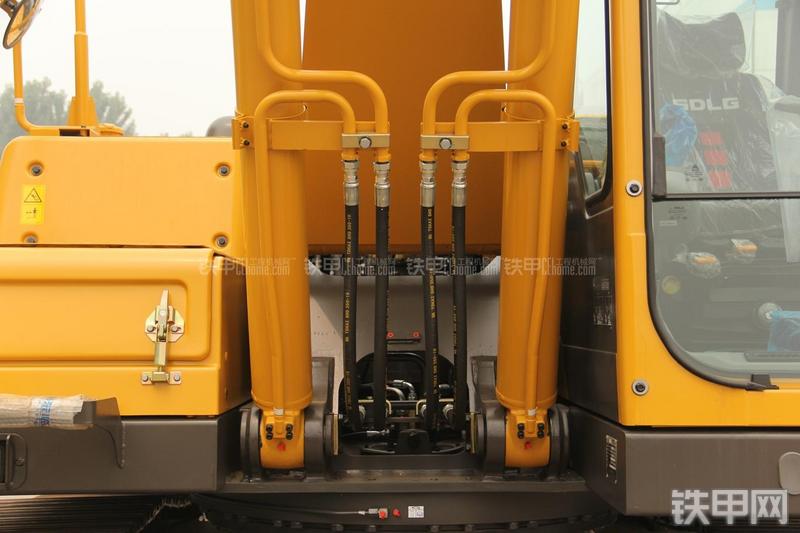 山东临工LG6210挖掘机局部