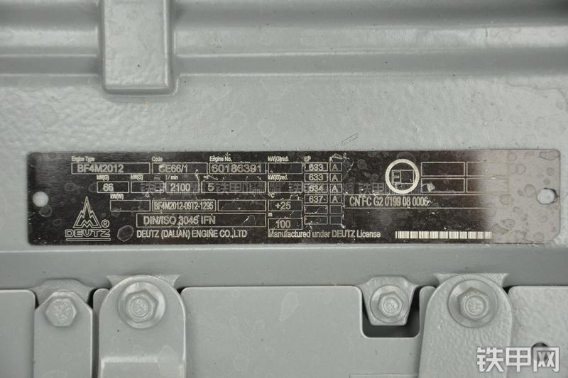 山东临工LG6135E挖掘机局部